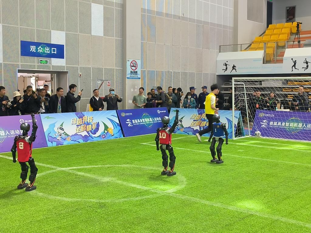 记者：格列兹曼想留在马竞，但他将决定留给俱乐部&不想成为负累